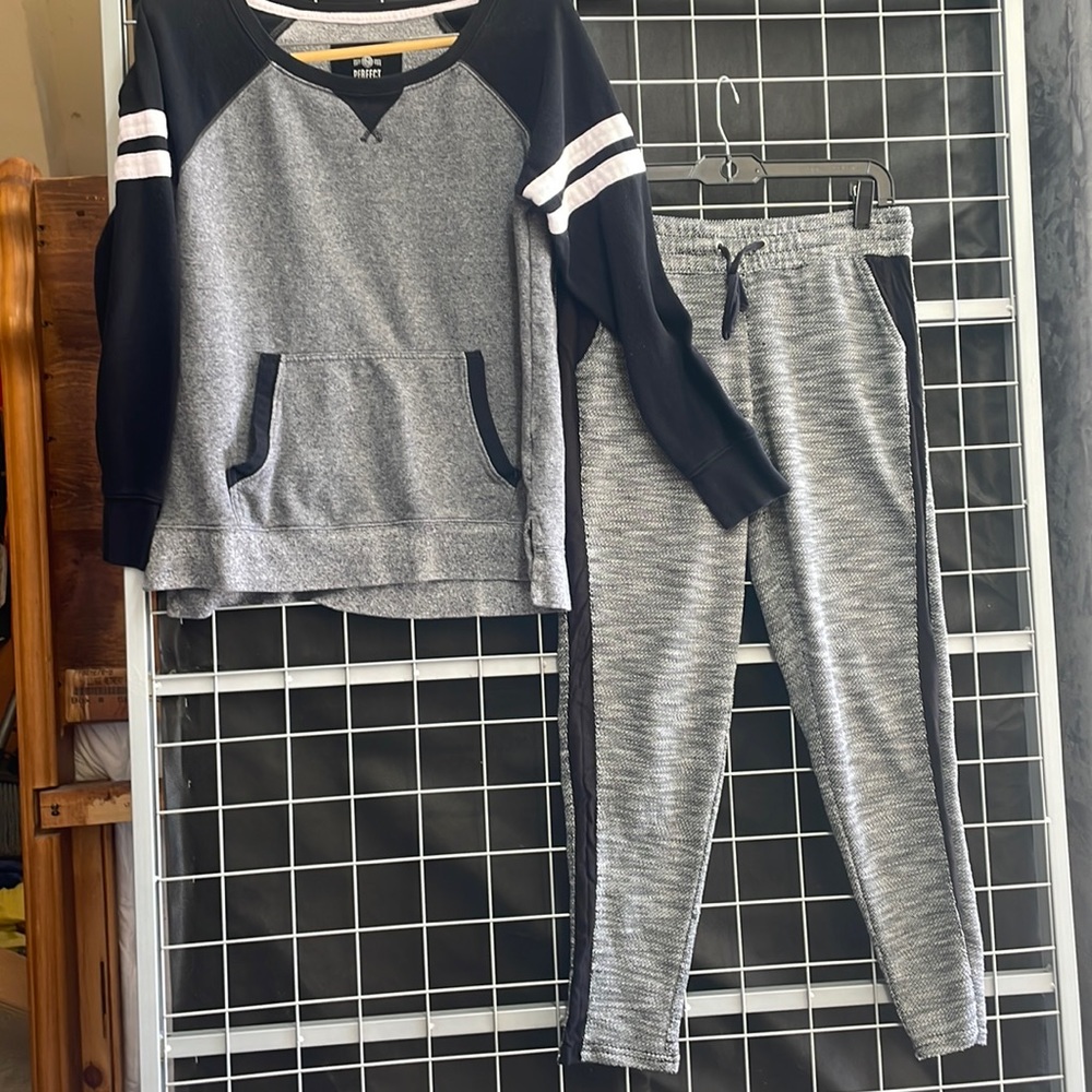 Gray and Black Women's Sweatpants Set